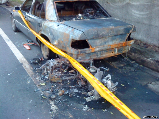 大學讀4年...第一次遇到朋友把車撞到爆炸的XD