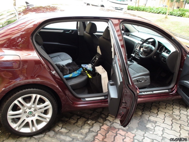 [開箱文] Skoda Superb 1.8TSI - 人生中的第一台車，小惡魔上的第一個開箱文