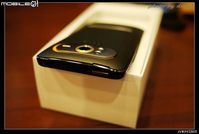 [HTC] HD7 朋友開箱代PO文 第一彈!