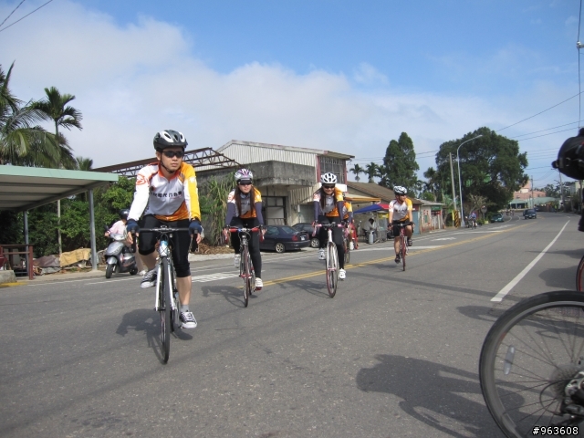 [相片]991107 星光八卦與諸羅佰客約騎