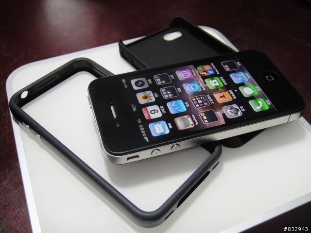 [小開箱]~IPHONE4原廠Bumper~