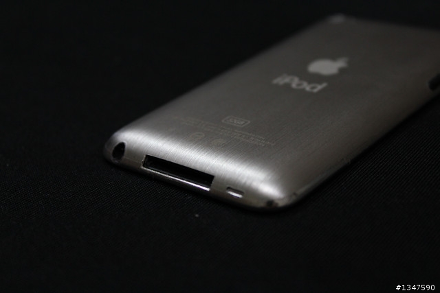 【分享】iPOD touch4 包膜-髮絲紋