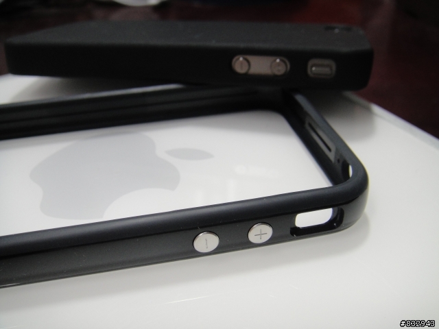 [小開箱]~IPHONE4原廠Bumper~