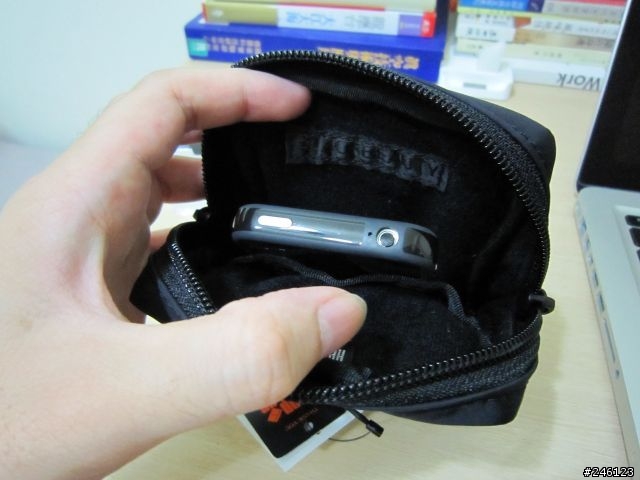 敗家分享-iPhone4 x Head Porter - Black Beauty Pouch