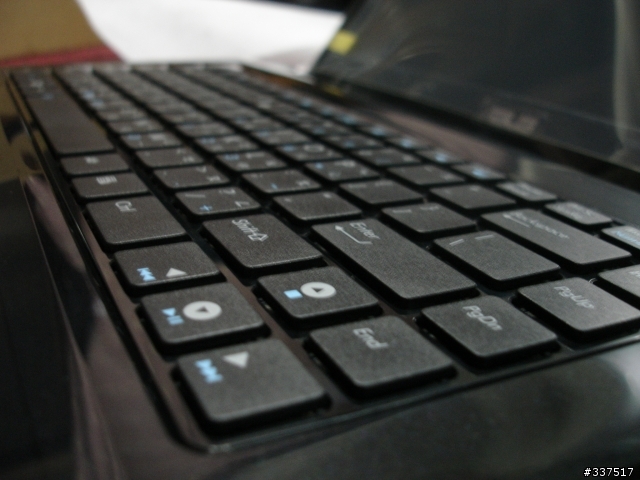 [開箱]ASUS A42F 文書機簡單開箱