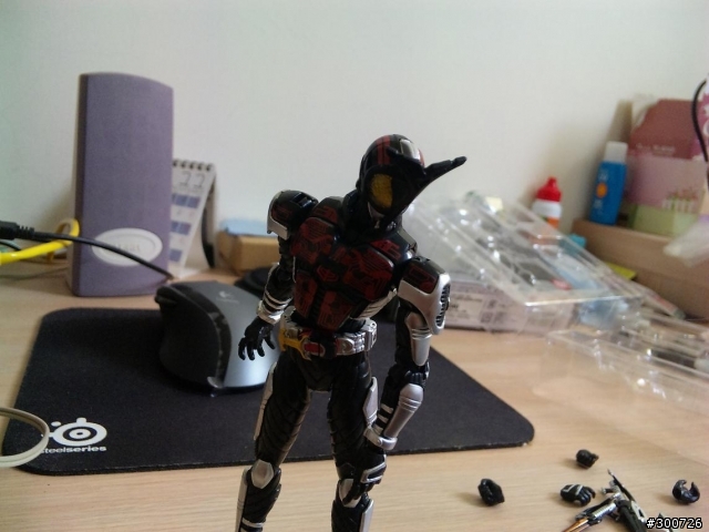 【開箱】S.H.Figuarts Masked Rider Dark Kabuto 暗兜