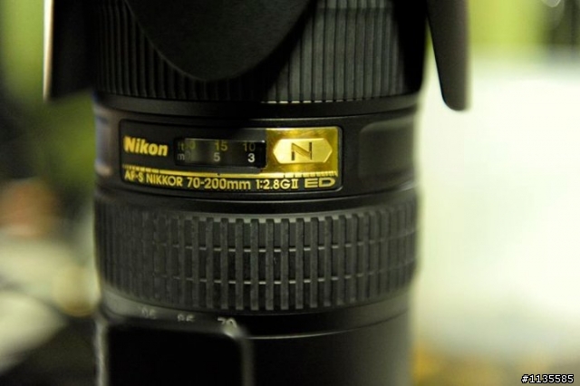 Nikon 70-200㎜ 1:2.8GⅡ（小黑六） N牌子脫漆 成了貨真價實的金牌……