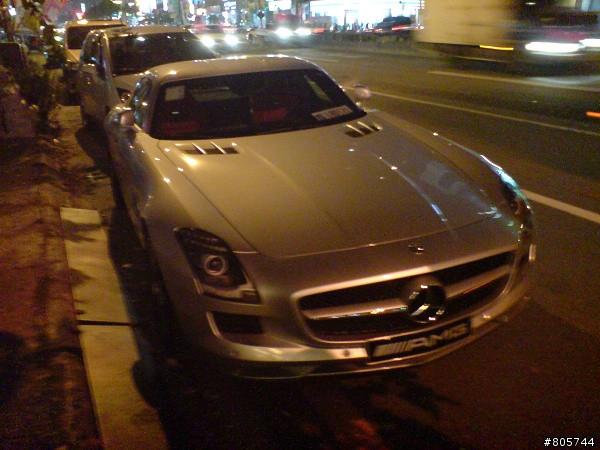 巧遇SLS AMG