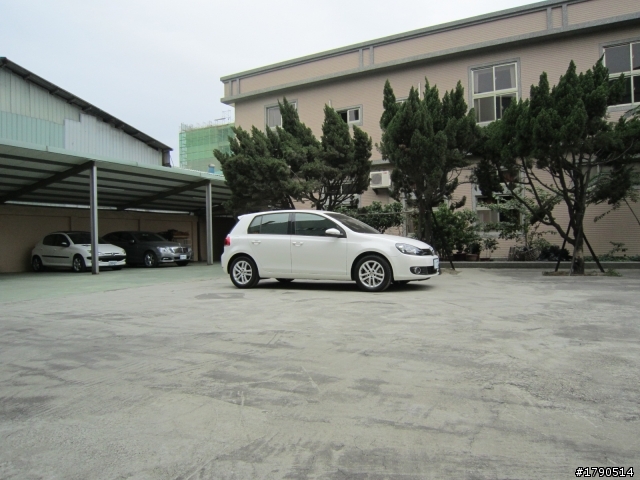 My Golf~洗了車 忍不住幫他偷拍了幾張^^~