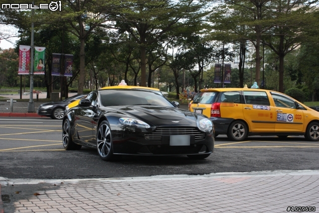 V12 Vantage