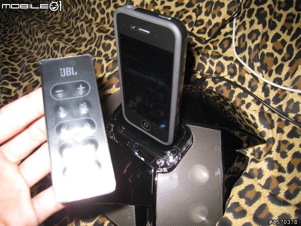 [新款四代]    IPHONE4 喇叭DOCK功能 ... JBL On Stage IV 飄洋過海開箱文 ~