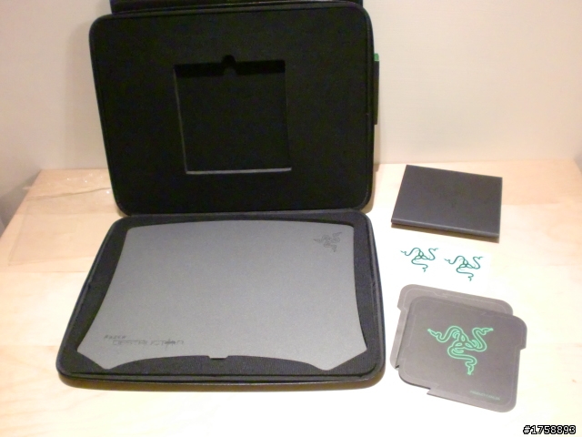 RAZER 曼巴蛇滑鼠及巨蟻鼠墊開箱文