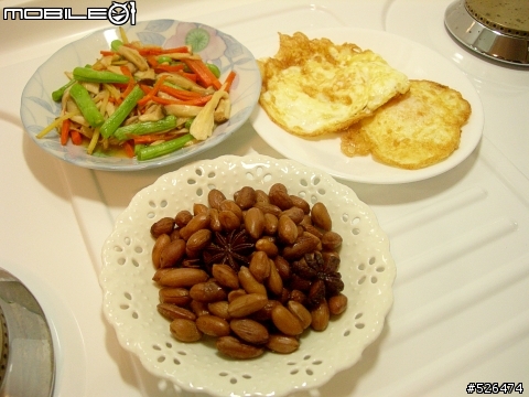 剛煮完早餐哩～～等老公起床吃早餐唷（3月23日便當)