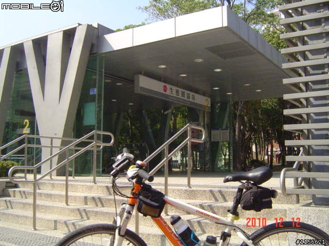 高雄市捷運紅線和橘線各站巡禮