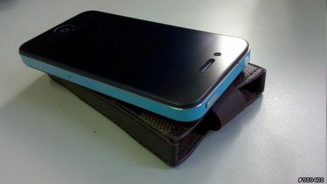 【開箱】遲了一個月的iPhone4開箱--同場加映質感橫格紋皮套與白色防塵塞組