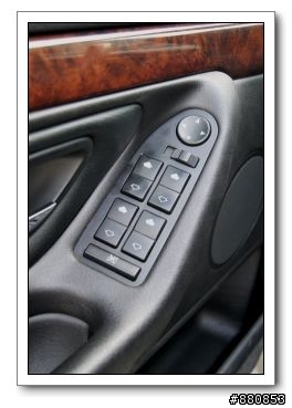 [分享]老兵不死 BMW 728i (E38)