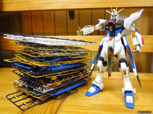 PG Strike Freedom 攻擊自由鋼彈 開箱+素組