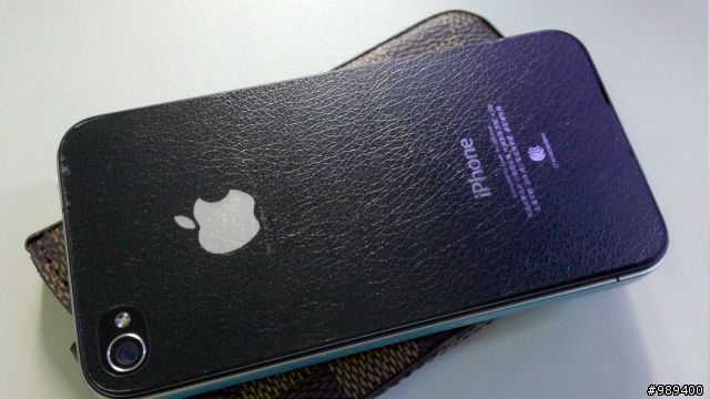 【開箱】遲了一個月的iPhone4開箱--同場加映質感橫格紋皮套與白色防塵塞組