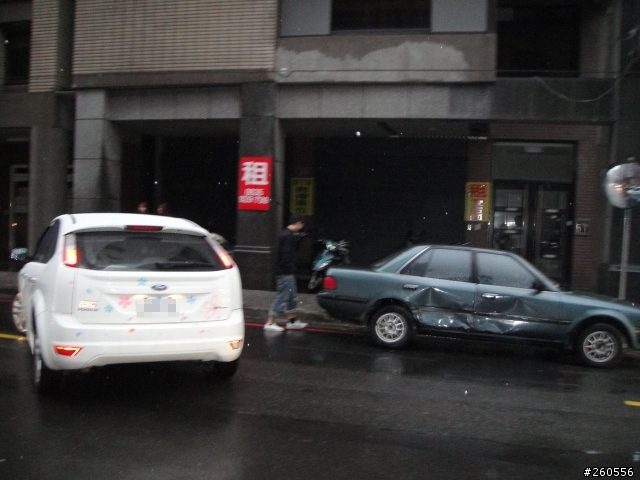 我家小柴出車禍了...撞的真慘...
