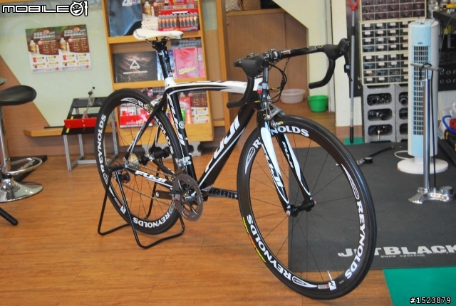 遇見2011年FUJI 首台SST 1.0新車架...............大崩裂登場!!!