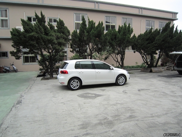My Golf~洗了車 忍不住幫他偷拍了幾張^^~