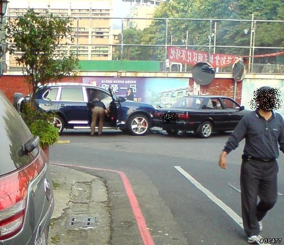 保時捷休旅車爆了= =