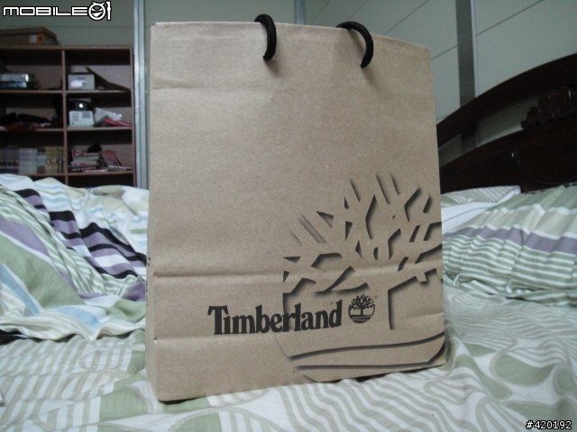 (A-2啊.....真的跟你沒緣啊...)Timberland長袖上衣,只有一件!!為什麼只有一件呢?因為身上的錢不夠多買第二件!!XD