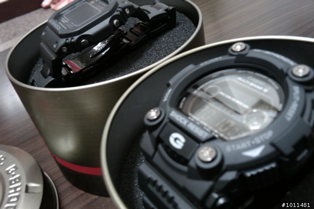 [開箱] 太陽能&電波 CASIO GW-M5600BC & GW-7900B ~黑底反轉液晶風~~