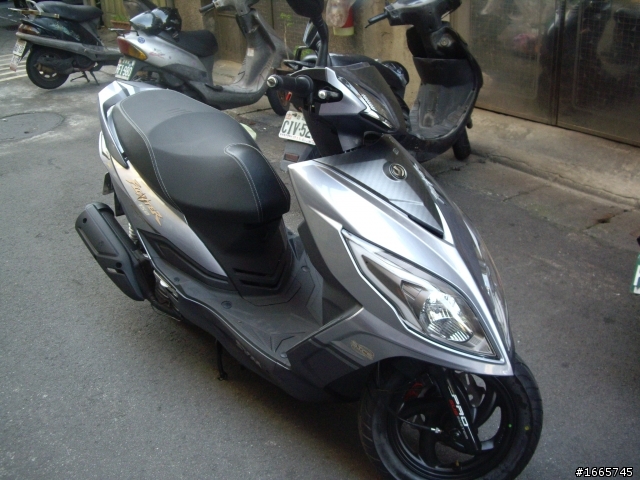 人生中的第一部新機車 New Fighter ZR 分享
