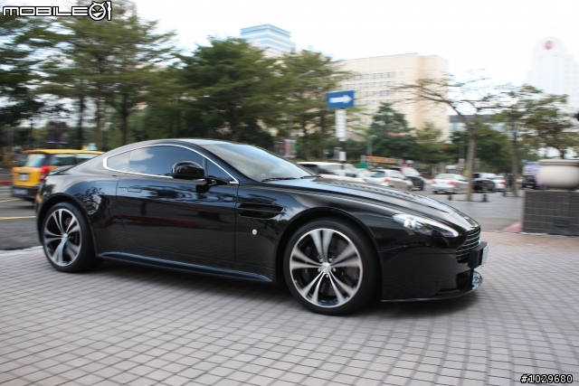 V12 Vantage