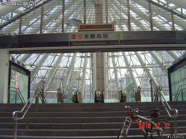 高雄市捷運紅線和橘線各站巡禮
