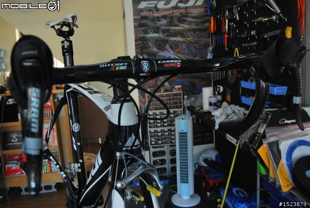 遇見2011年FUJI 首台SST 1.0新車架...............大崩裂登場!!!
