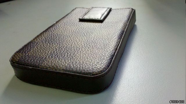 【開箱】遲了一個月的iPhone4開箱--同場加映質感橫格紋皮套與白色防塵塞組