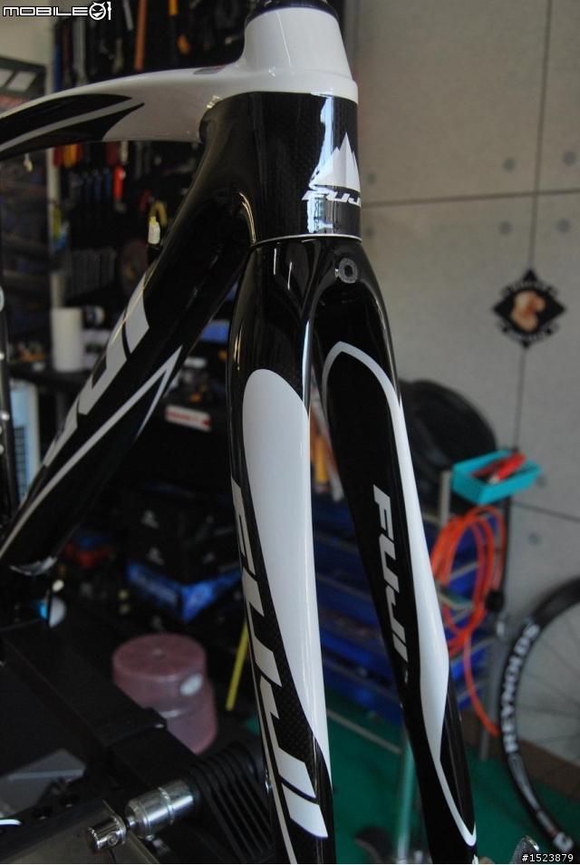 遇見2011年FUJI 首台SST 1.0新車架...............大崩裂登場!!!