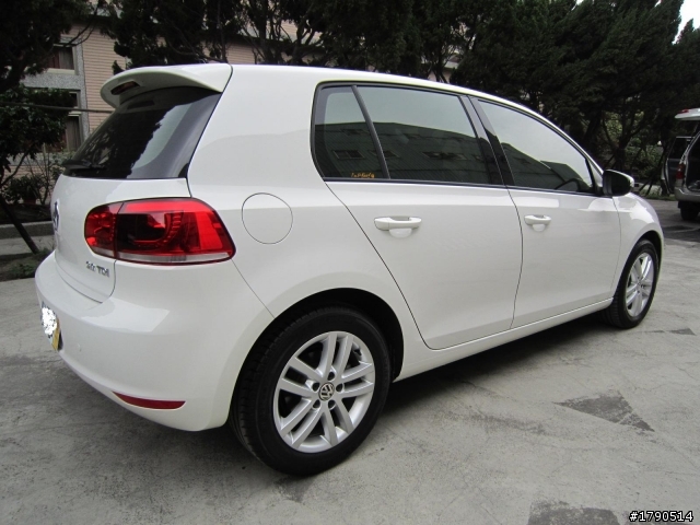 My Golf~洗了車 忍不住幫他偷拍了幾張^^~