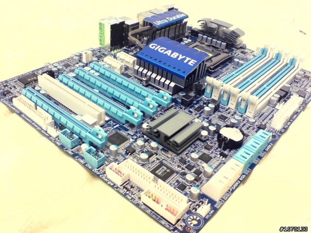 [開箱]Intel Core I7-950 4Ghz搭配X58晶片入門主機板GIGABYTE X58A-UD3R分享