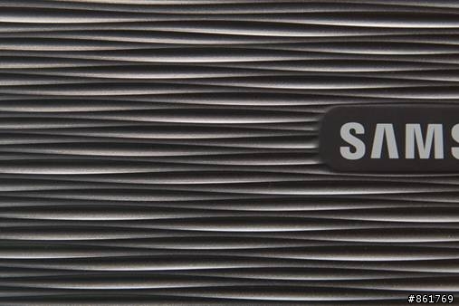 [分享]平價超薄LED SAMSUNG BX2231雙螢幕運用