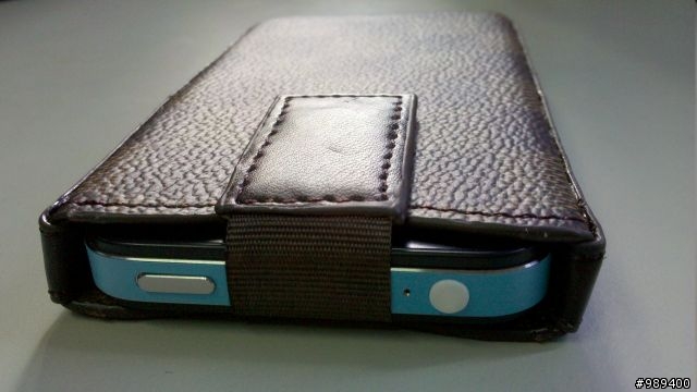 【開箱】遲了一個月的iPhone4開箱--同場加映質感橫格紋皮套與白色防塵塞組