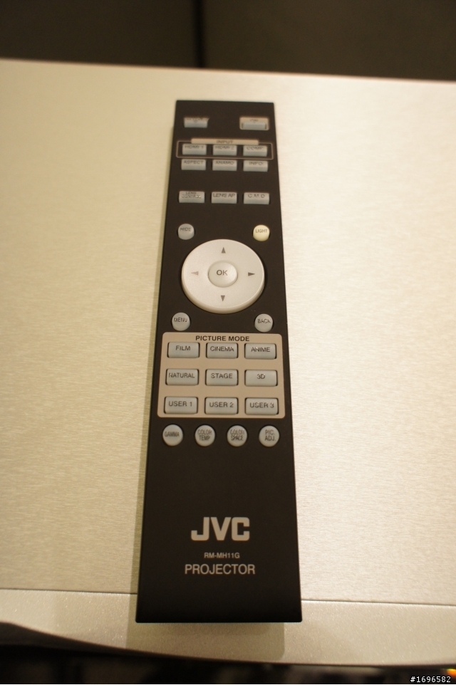 首批量產的3D投影機JVC DLA-X3~超高真實對比終於到貨嘍!!(簡易開箱)