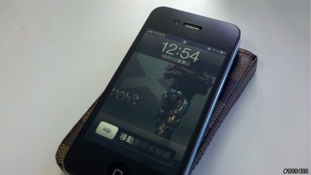 【開箱】遲了一個月的iPhone4開箱--同場加映質感橫格紋皮套與白色防塵塞組