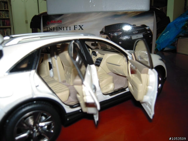 1/18 INFINITI NEW FX-50S 合金模型車