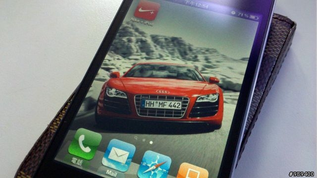 【開箱】遲了一個月的iPhone4開箱--同場加映質感橫格紋皮套與白色防塵塞組