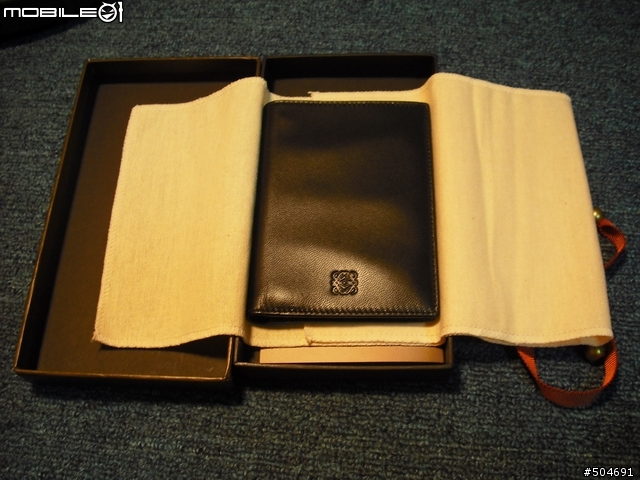 [開箱]LOEWE 男用小羊皮直式短夾~耶誕禮物