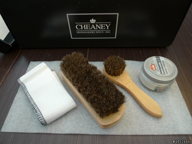 新手之不專業開箱文~英國直送Cheaney Cleveland雕花短靴