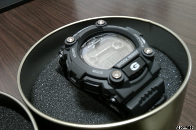 [開箱] 太陽能&電波 CASIO GW-M5600BC & GW-7900B ~黑底反轉液晶風~~