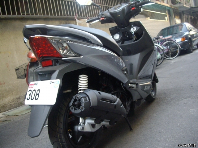 人生中的第一部新機車 New Fighter ZR 分享
