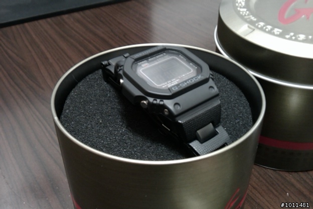 [開箱] 太陽能&電波 CASIO GW-M5600BC & GW-7900B ~黑底反轉液晶風~~