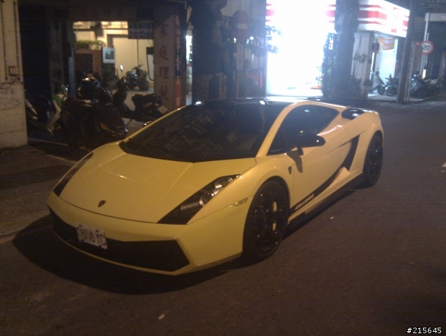 在台北街頭半夜看到的牛~不知道是哪隻