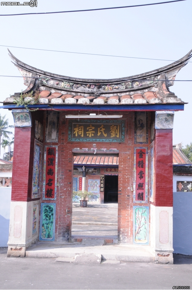 聖誕老人開Luxgen SUV進城了：萬金聖母聖殿耶誕夜、萬金綠色隧道、劉氏宗祠、萬巒豬腳