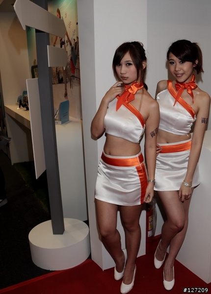 2010.資訊展.展妹分享蓋大摟.圖多(內有藝人小蔓蔓)
